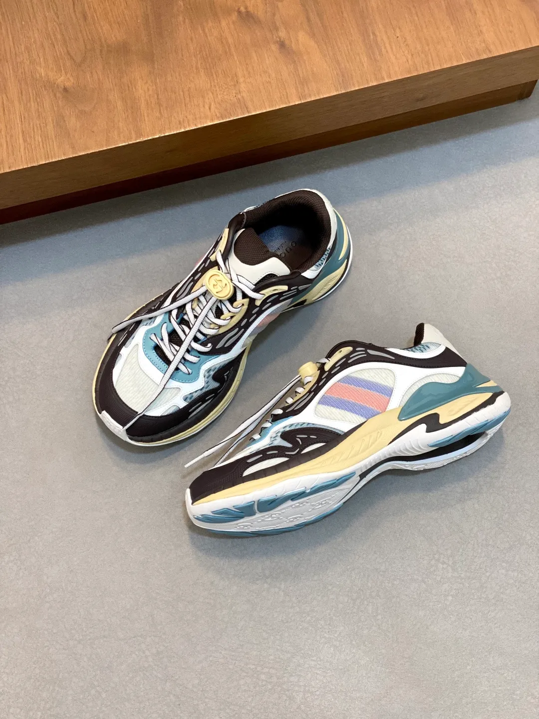 Men's Men's Shoes 💰900 Gucci Gucci 2.0 Sports Shoes Couple's Style Retro Casual Shoes Running Shoes Original Purchase, Development, Production Gucci 2.0 Sports Shoes reinterpret the brand's iconic striped webbing elements. This sneaker reinterprets the iconic details. It uses EVA thick soles and a smart silhouette to bring a stable and comfortable wearing experience. Exquisite packaging at the delivery counter. Fabric: original imported cowhide + technical fabrics. Lining: original imported breathable mesh. Sole: original molded ultra-light foam rubber. Bottom thickness: 4CM. Size: 39-44 (customized for 38, 45, 56)
